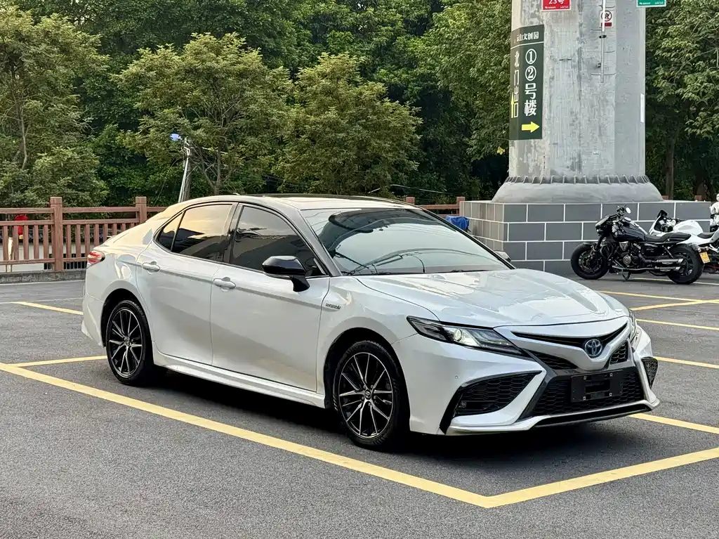 Toyota Camry — фото 4