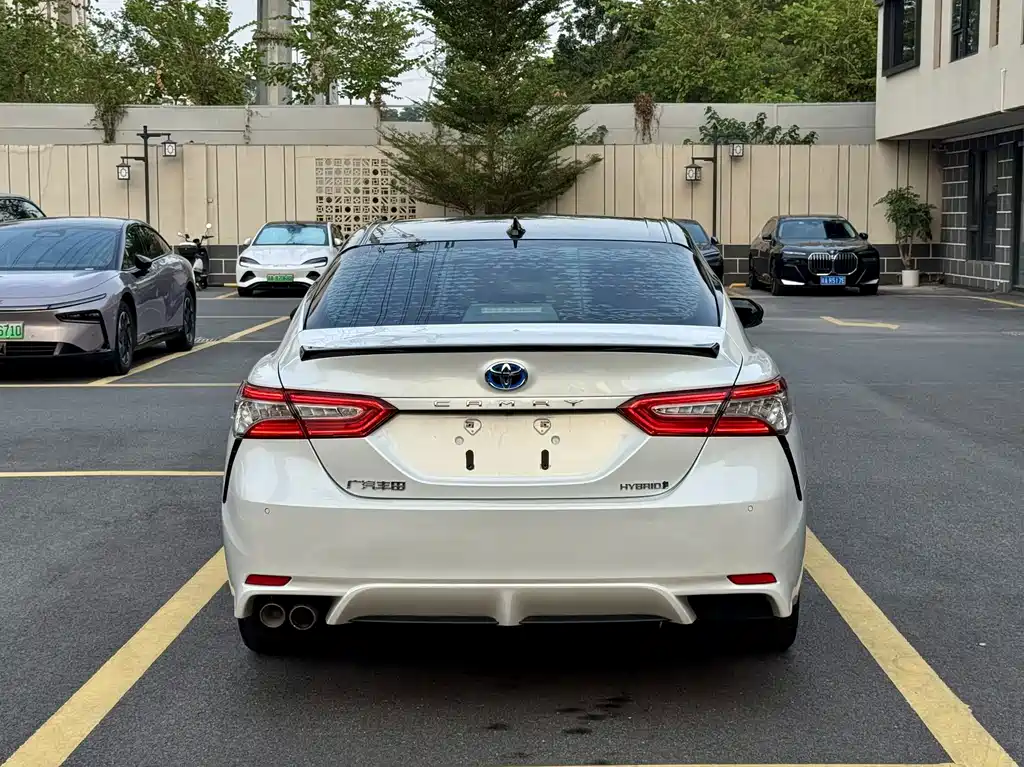Toyota Camry — фото 8