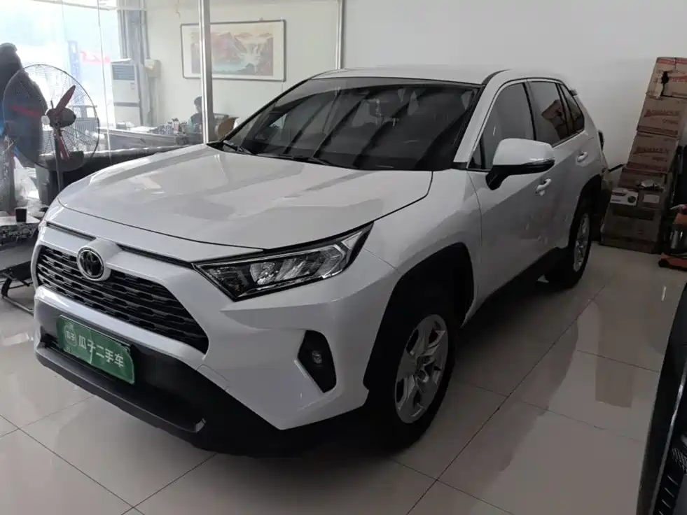 Toyota RAV4 — фото 2