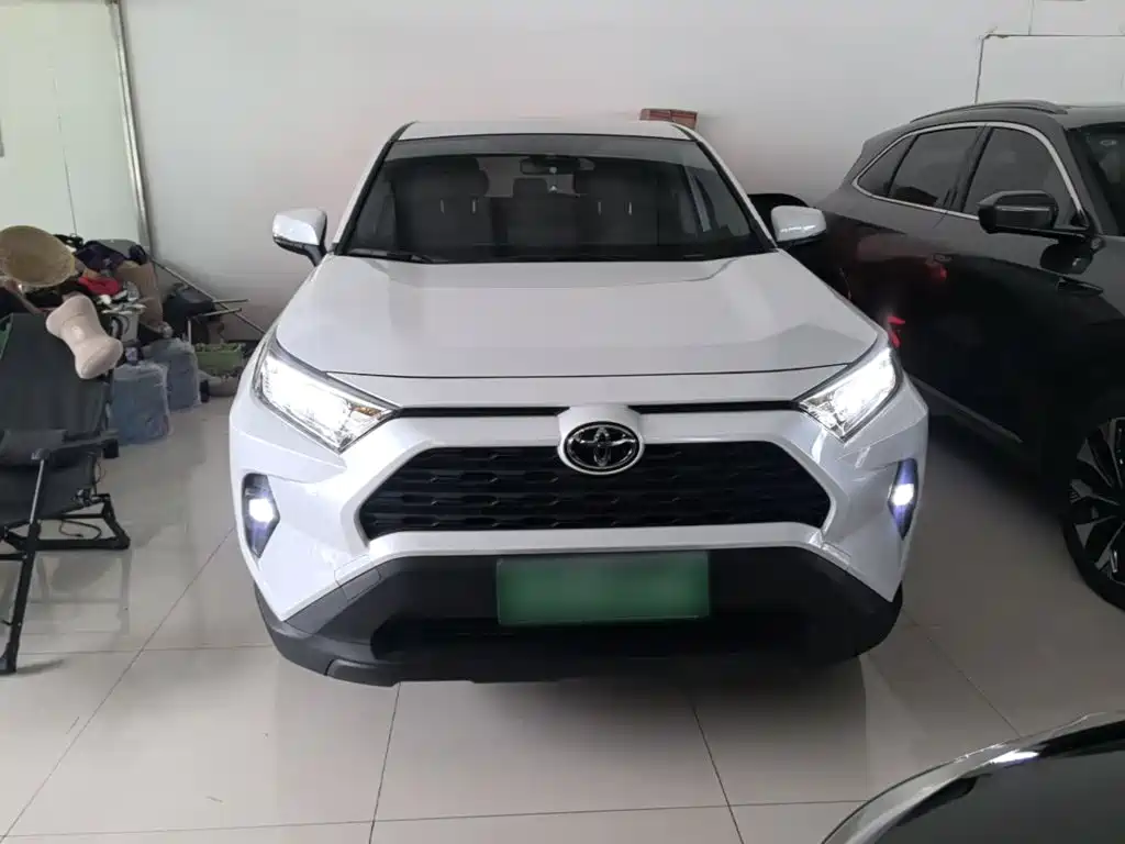 Toyota RAV4 — фото 3