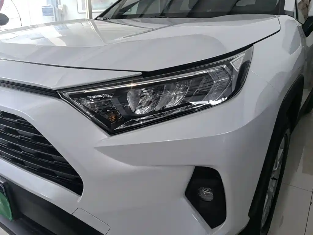 Toyota RAV4 — фото 24
