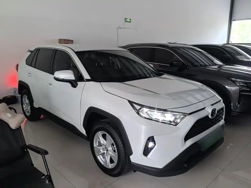 Toyota RAV4 — фото 4