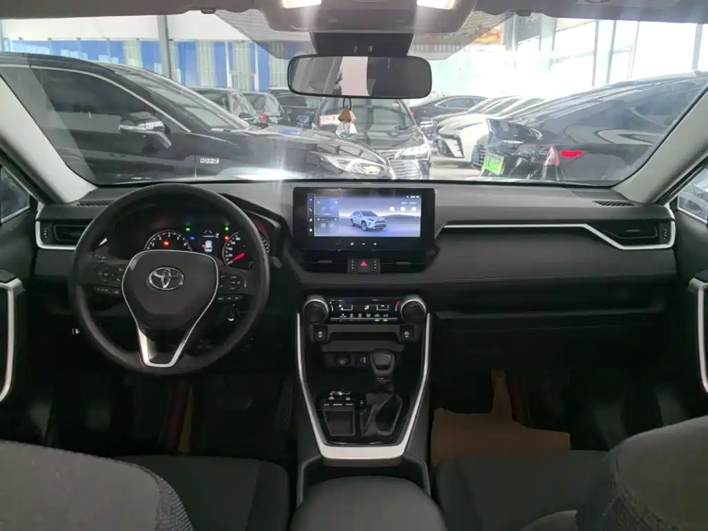 Toyota RAV4 — фото 10
