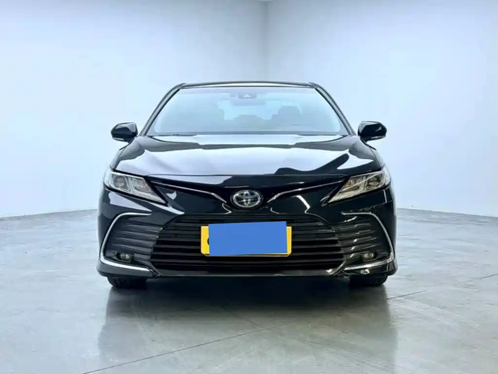 Toyota Camry — фото 2