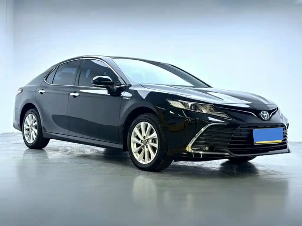 Toyota Camry — фото 3