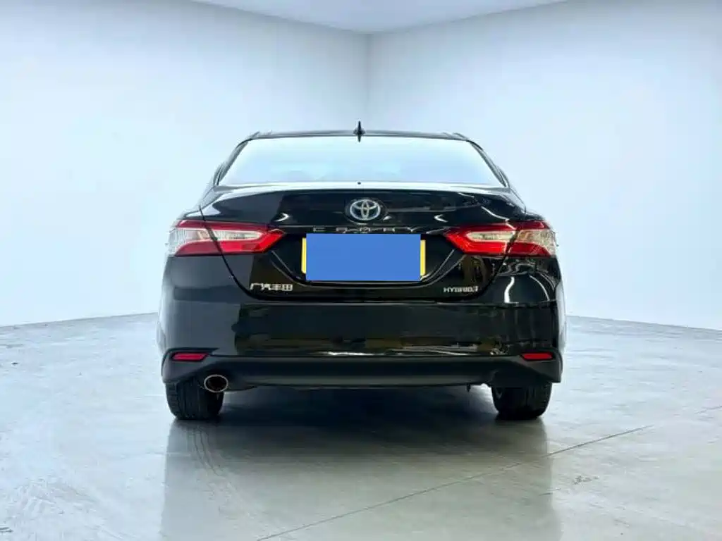 Toyota Camry — фото 5