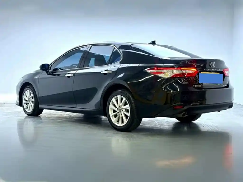 Toyota Camry — фото 6