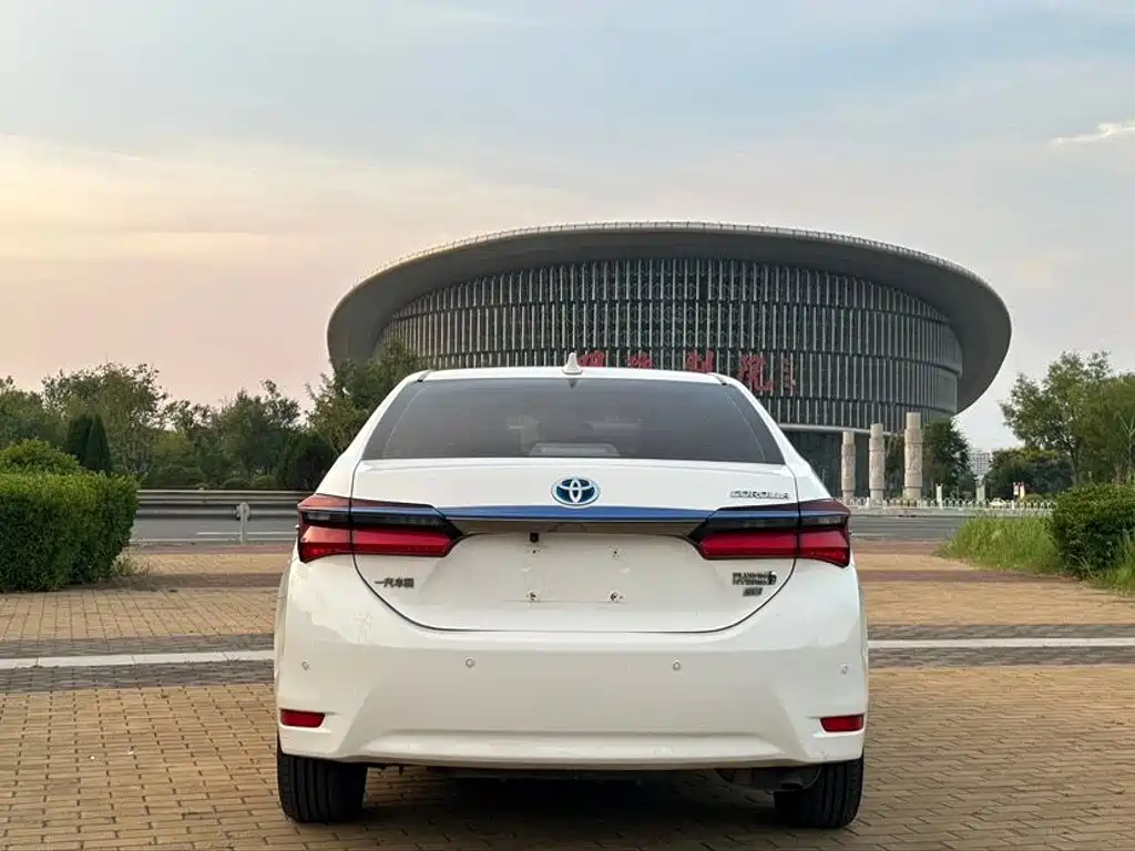 Toyota Corolla Hybrid — фото 5
