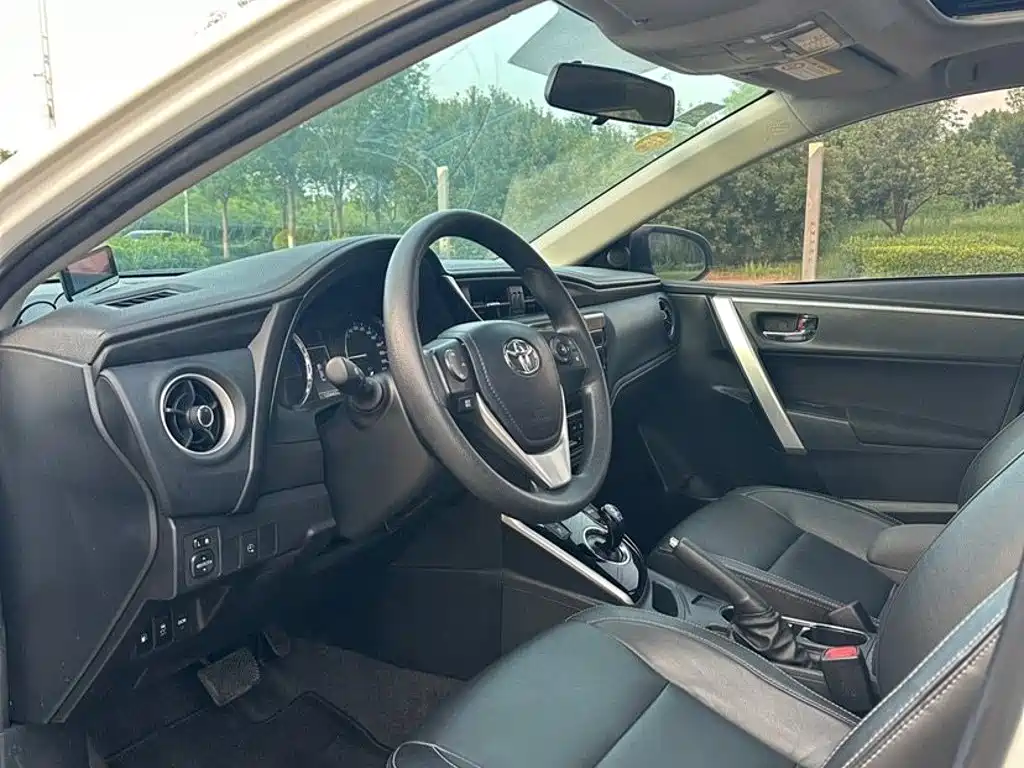 Toyota Corolla Hybrid — фото 8
