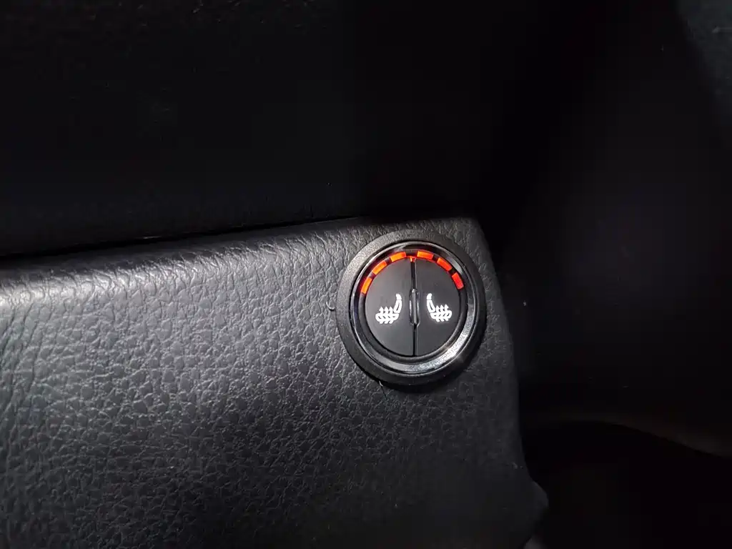 Toyota Yaris L — фото 14