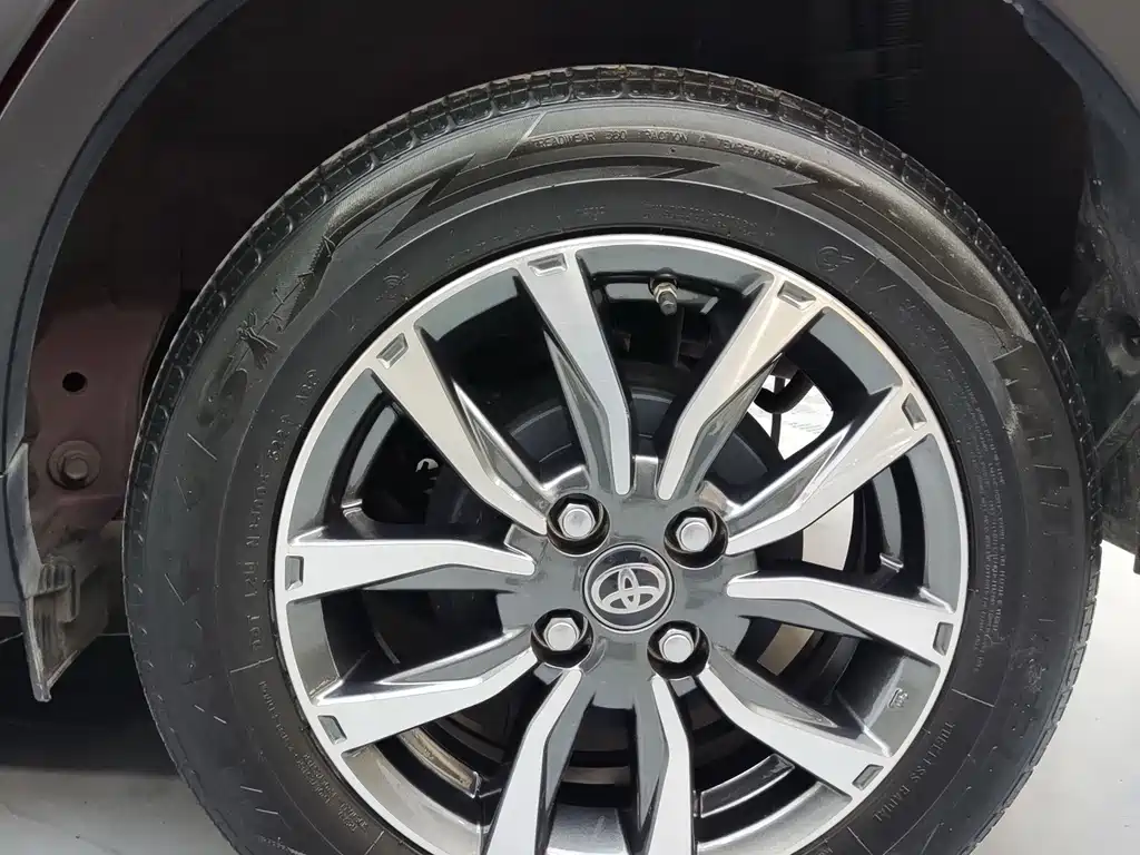 Toyota Yaris L — фото 15