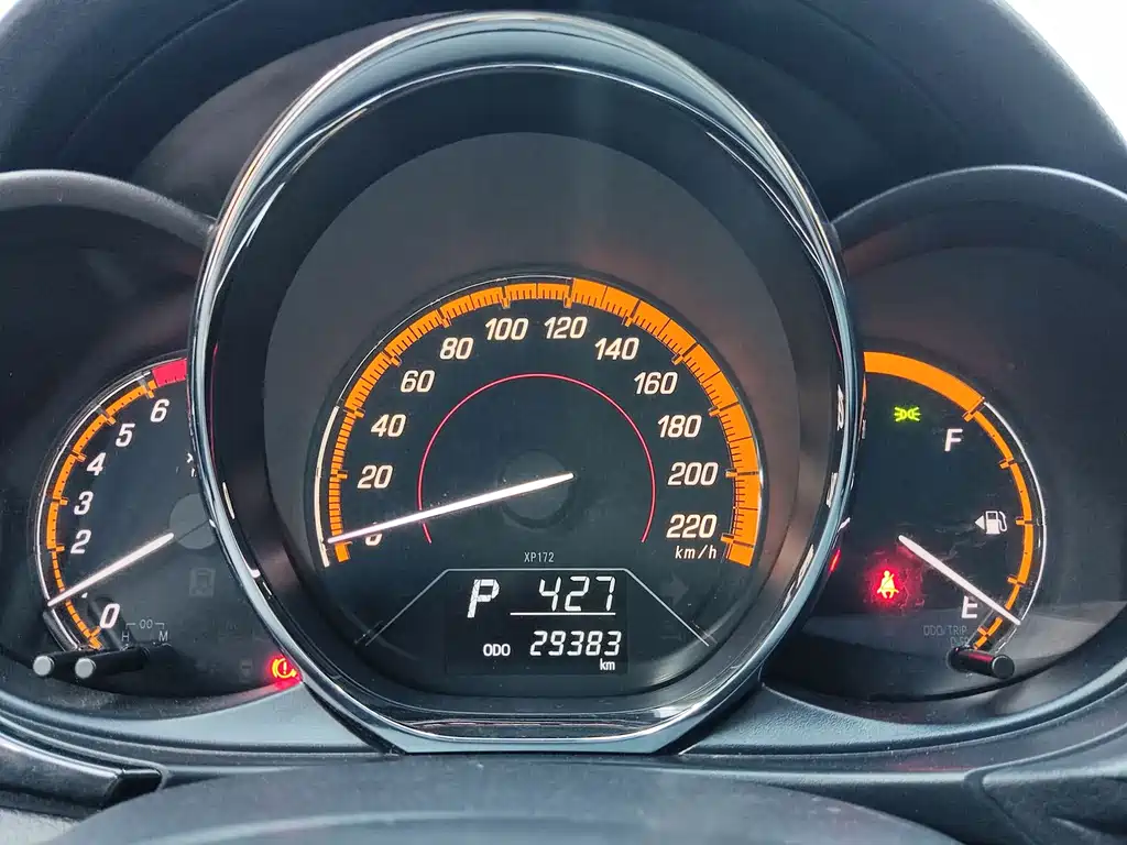 Toyota Yaris L — фото 10