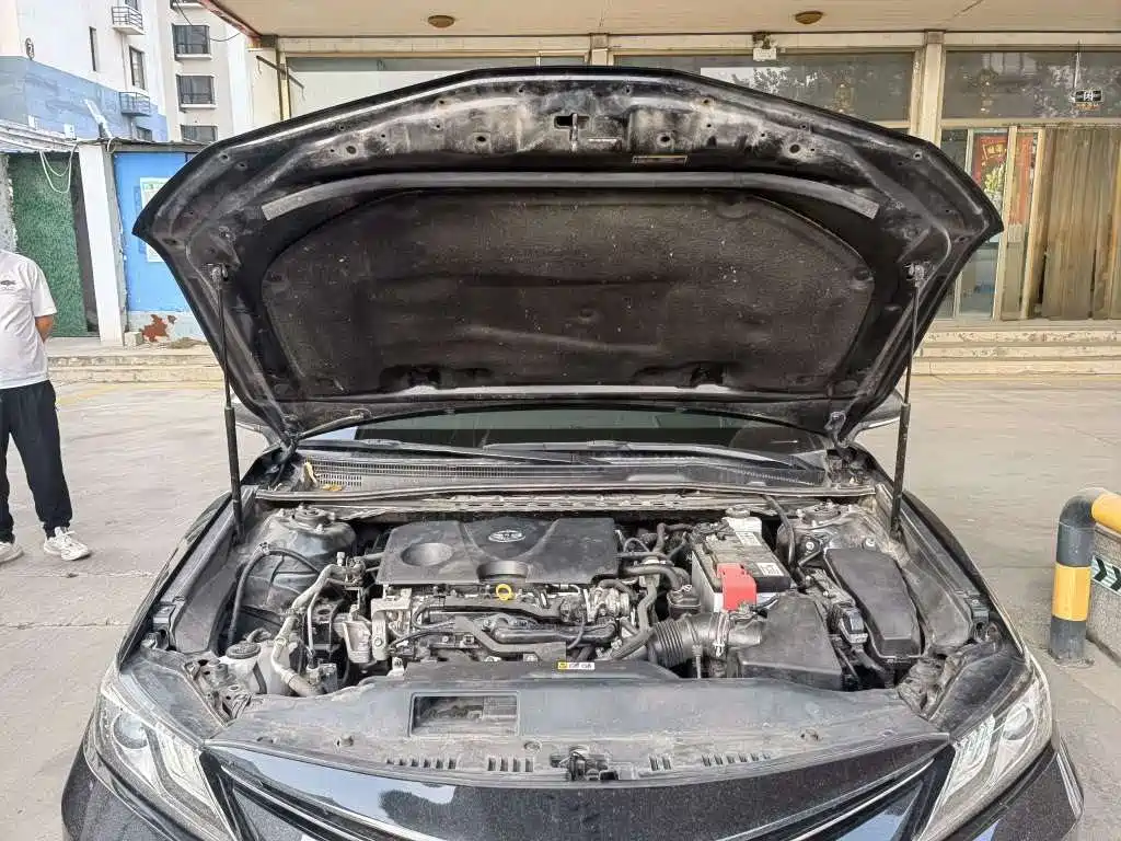 Toyota Camry — фото 5