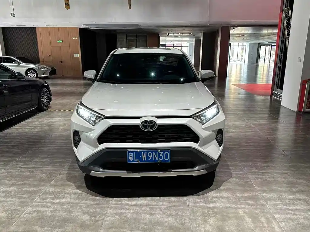 Toyota RAV4 — фото 2