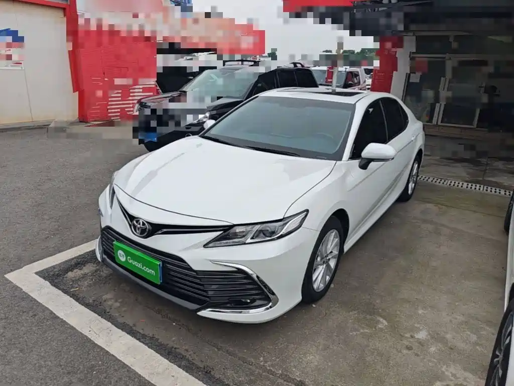 Toyota Camry — фото 2
