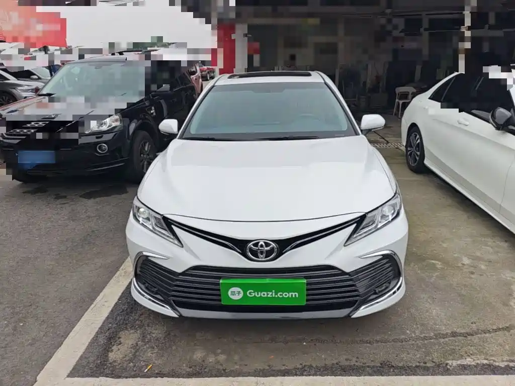 Toyota Camry — фото 3