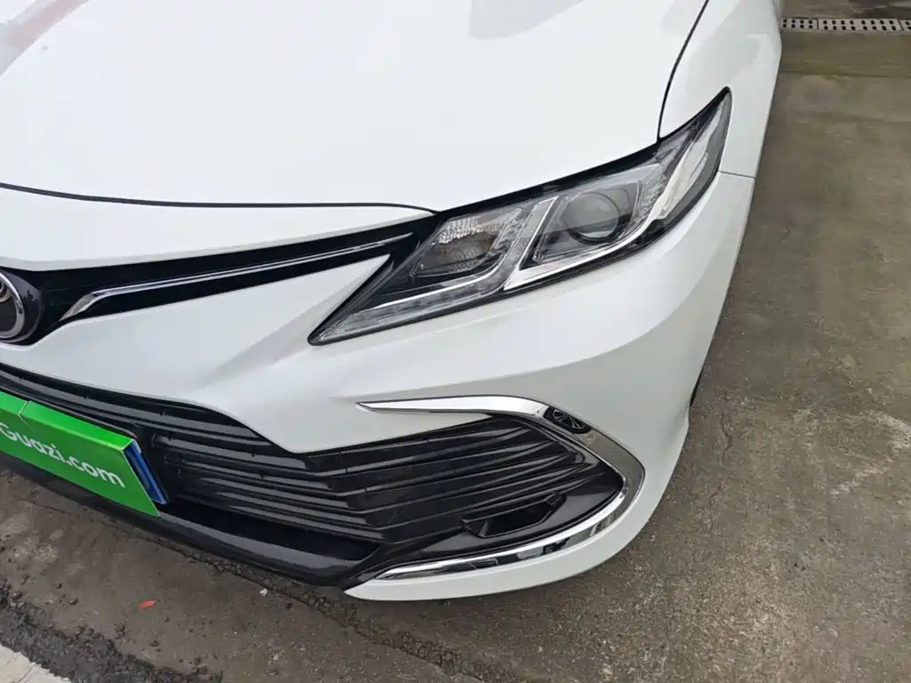 Toyota Camry — фото 24