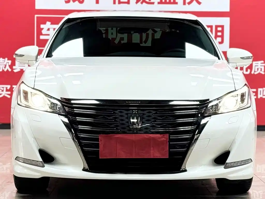 Toyota Crown — фото 3