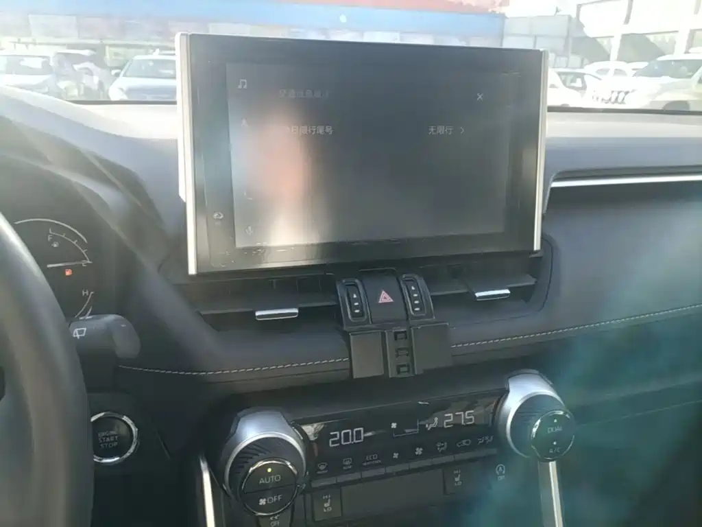 Toyota RAV4 — фото 13