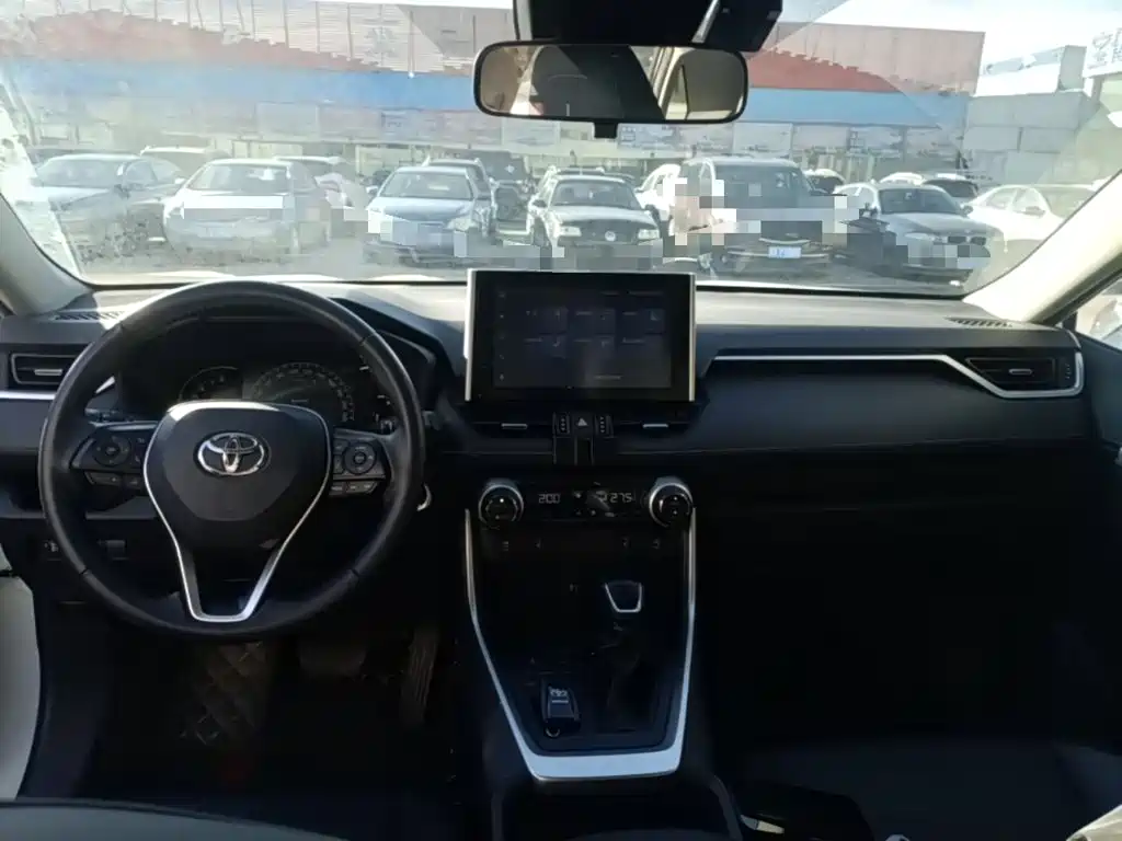 Toyota RAV4 — фото 18