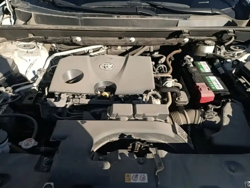 Toyota RAV4 — фото 20