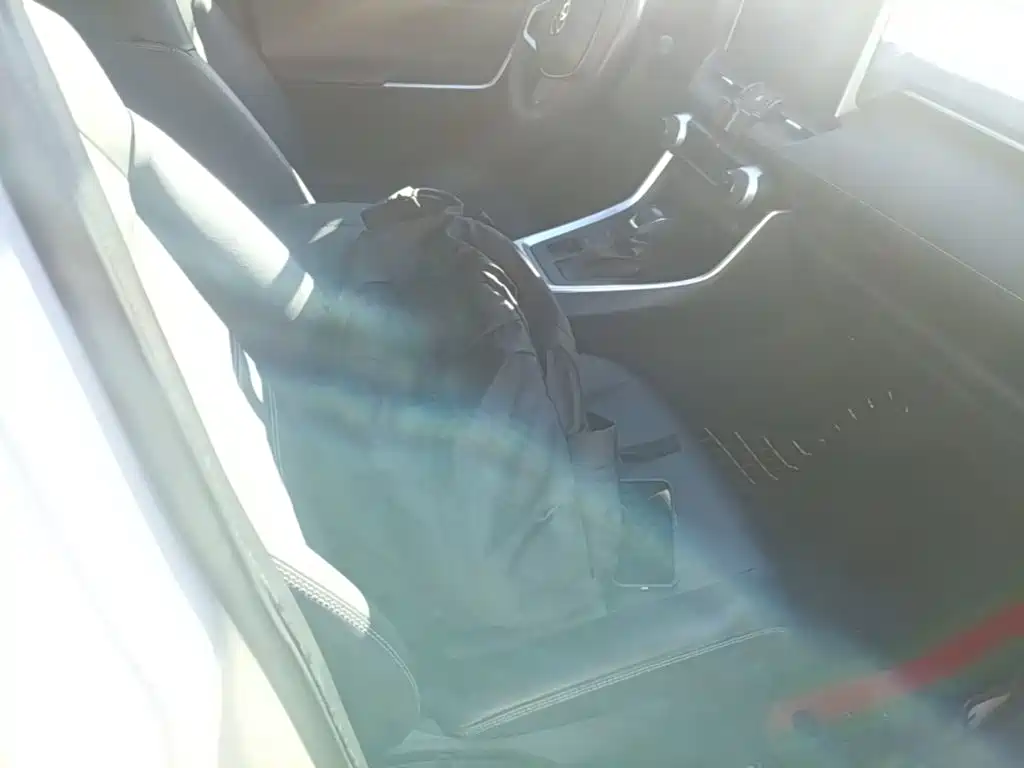 Toyota RAV4 — фото 25