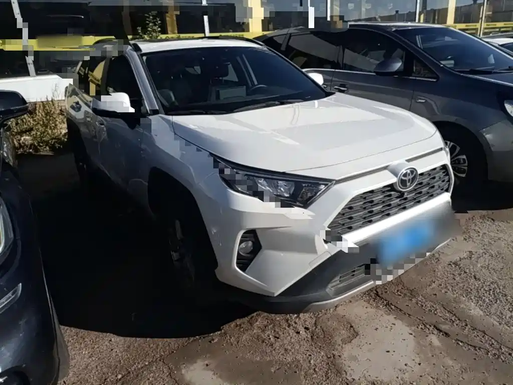 Toyota RAV4 — фото 4