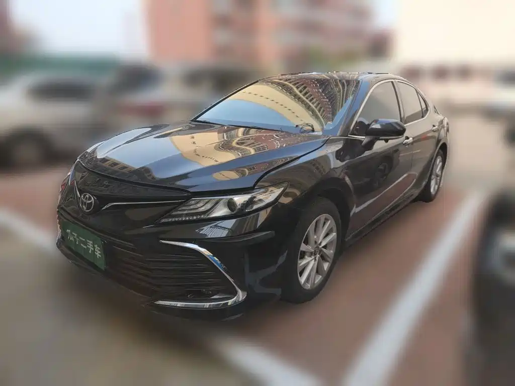 Toyota Camry — фото 2