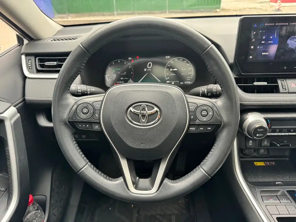 Toyota RAV4 — фото 5