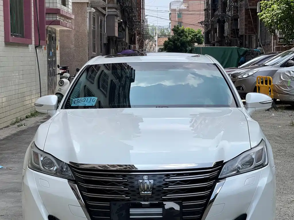 Toyota Crown — фото 2