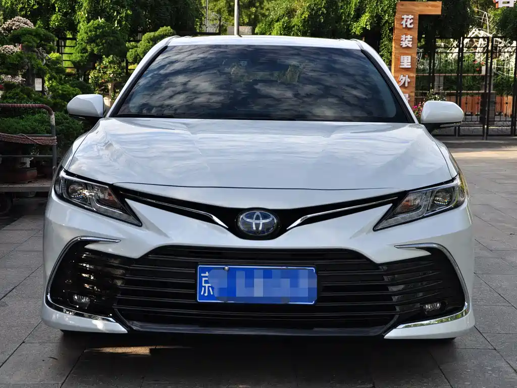 Toyota Camry — фото 2