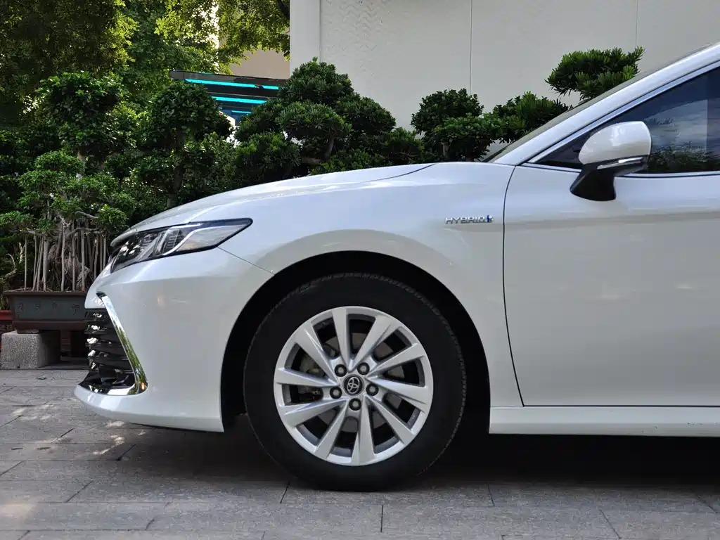 Toyota Camry — фото 15