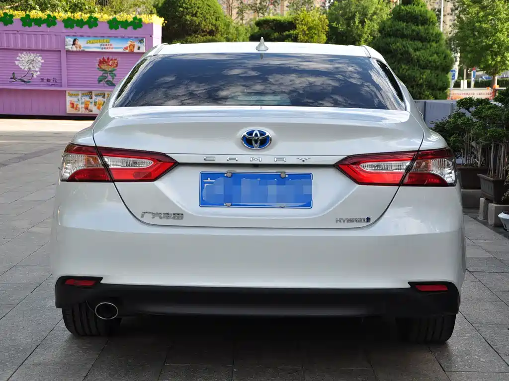 Toyota Camry — фото 5