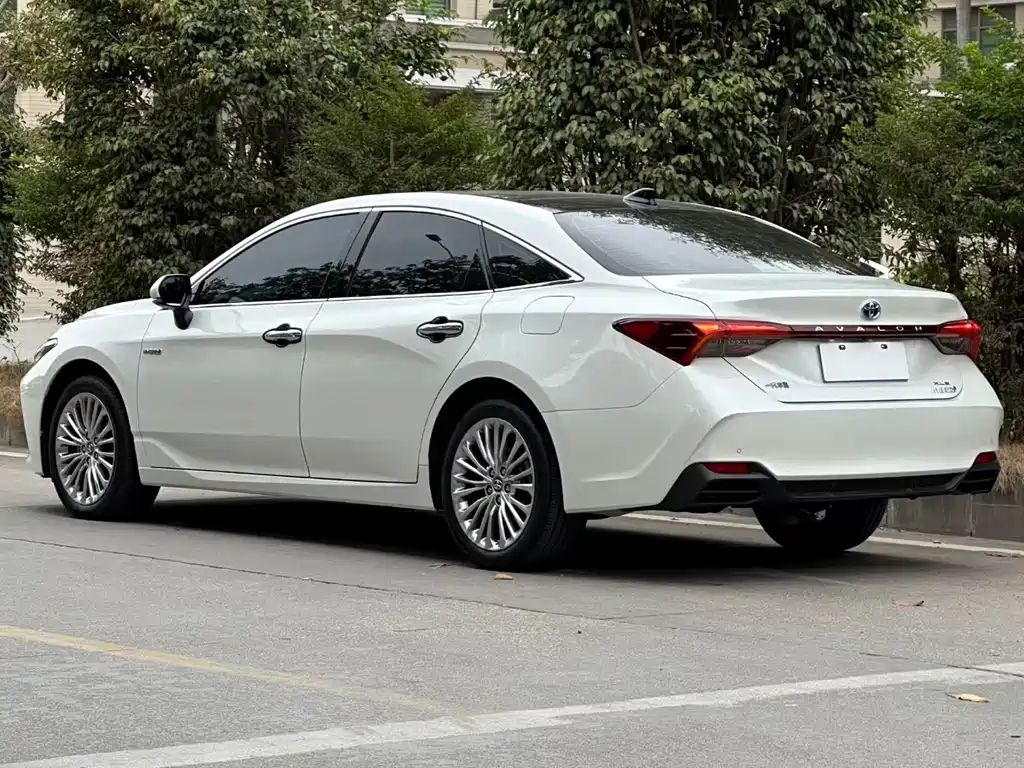 Toyota Avalon — фото 8