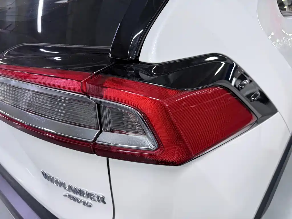 Toyota Wildlander — фото 20