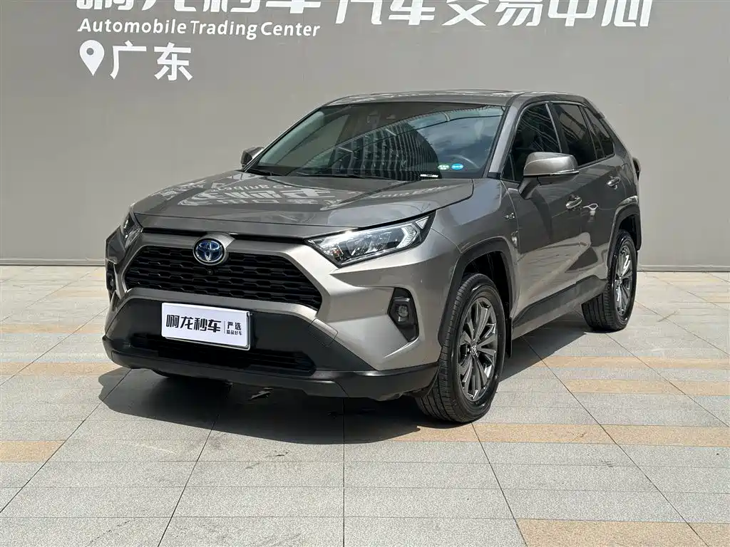 Toyota RAV4 — фото 15