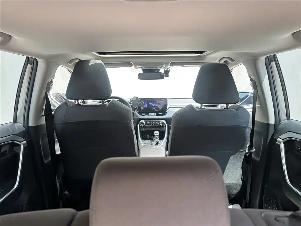 Toyota RAV4 — фото 18