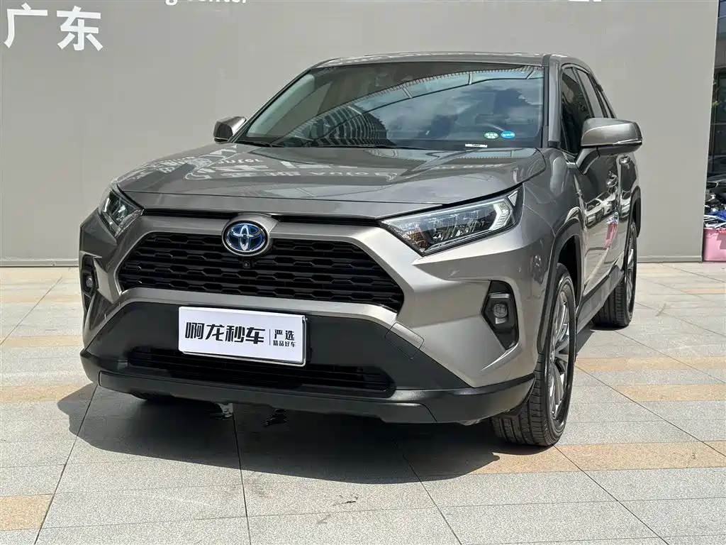 Toyota RAV4 — фото 19