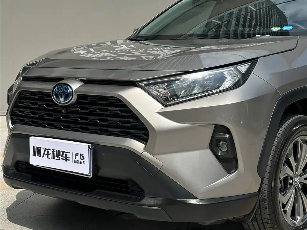 Toyota RAV4 — фото 20