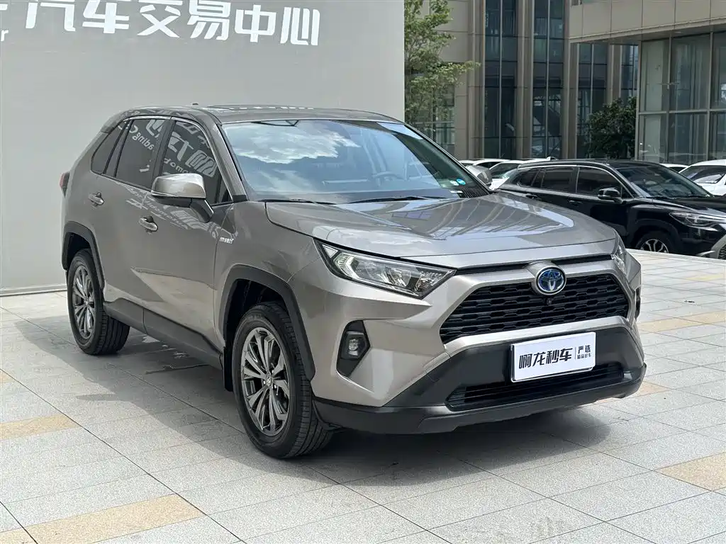 Toyota RAV4 — фото 3