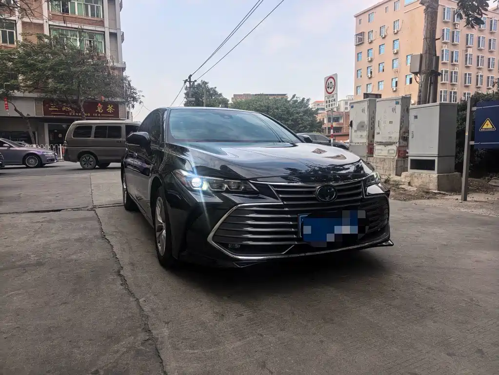 Toyota Avalon — фото 2