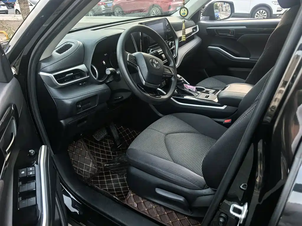 Toyota Highlander — фото 11