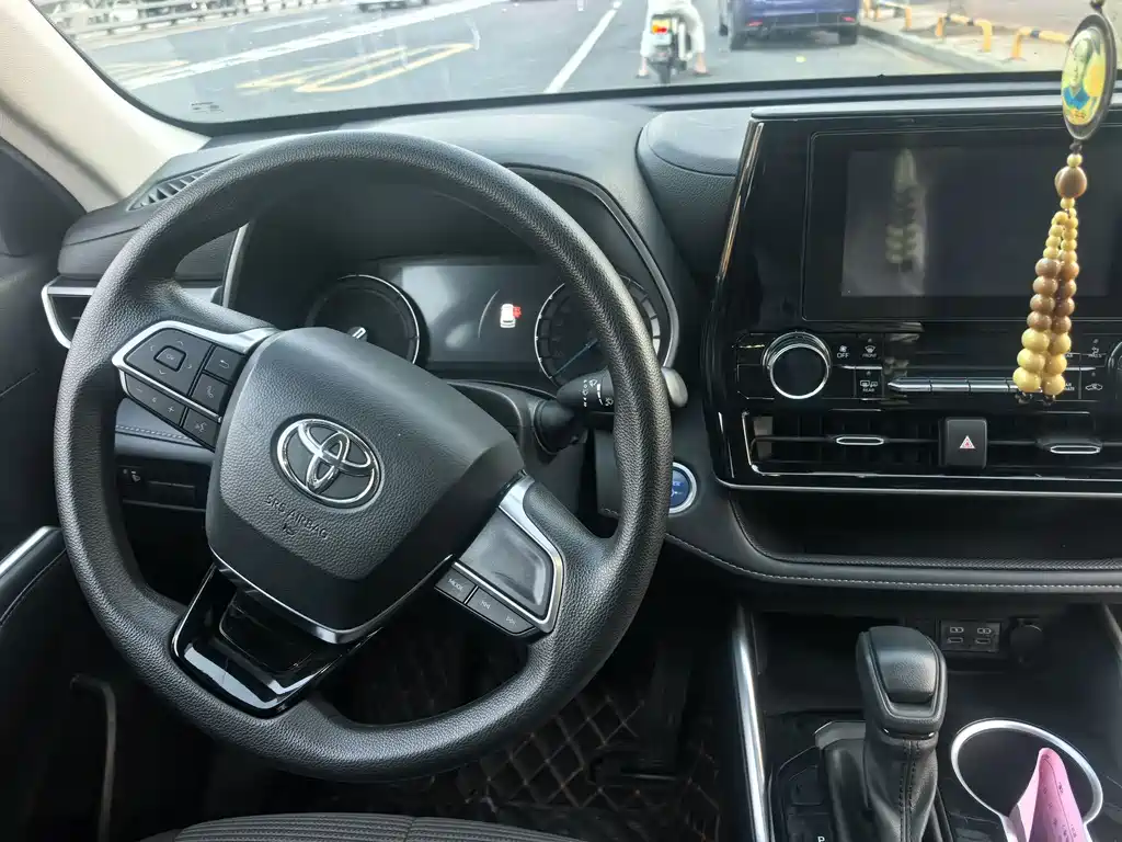 Toyota Highlander — фото 7