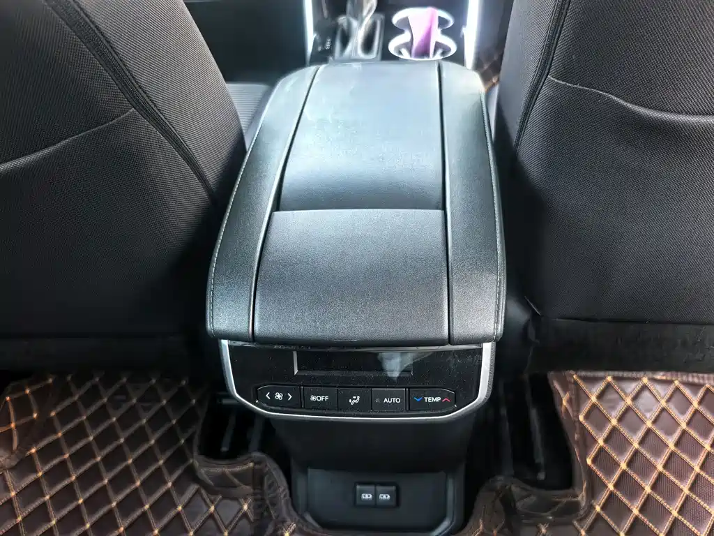 Toyota Highlander — фото 10