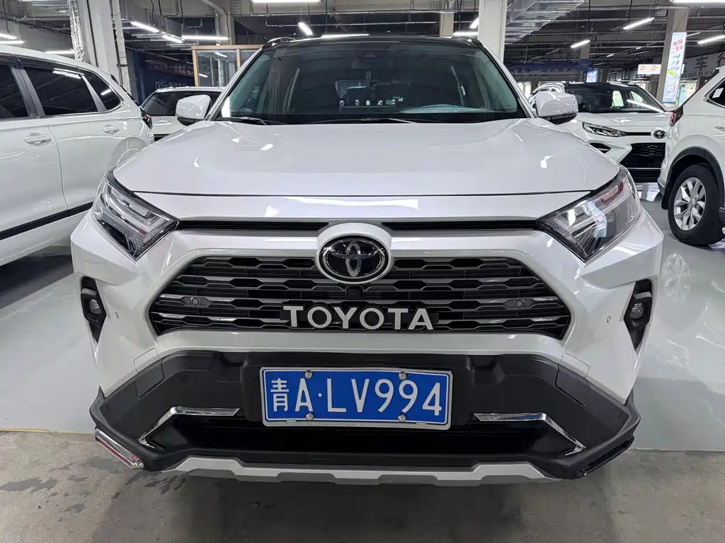 Toyota RAV4 — фото 2