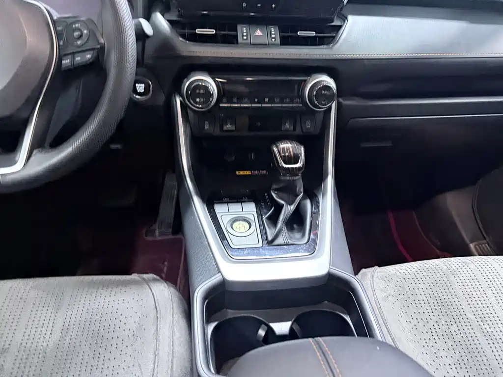Toyota RAV4 — фото 14