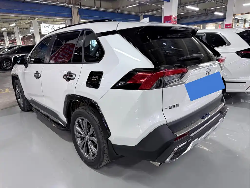 Toyota RAV4 — фото 15
