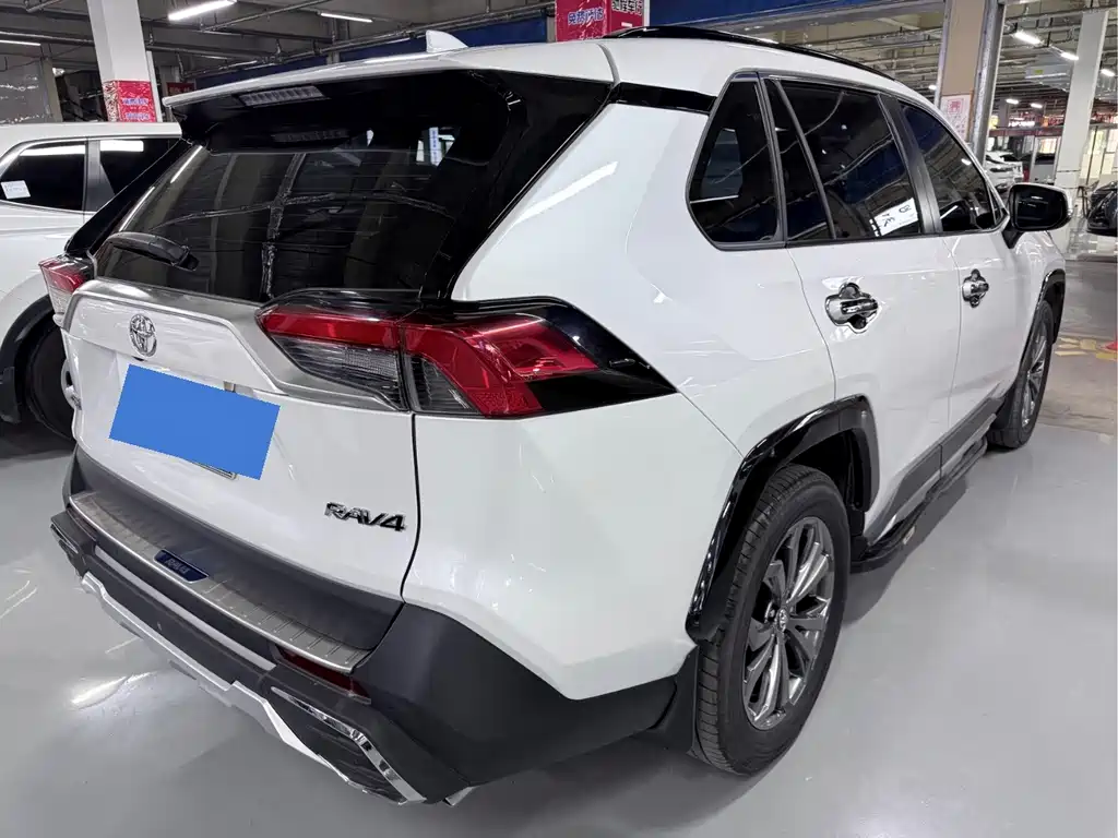 Toyota RAV4 — фото 18