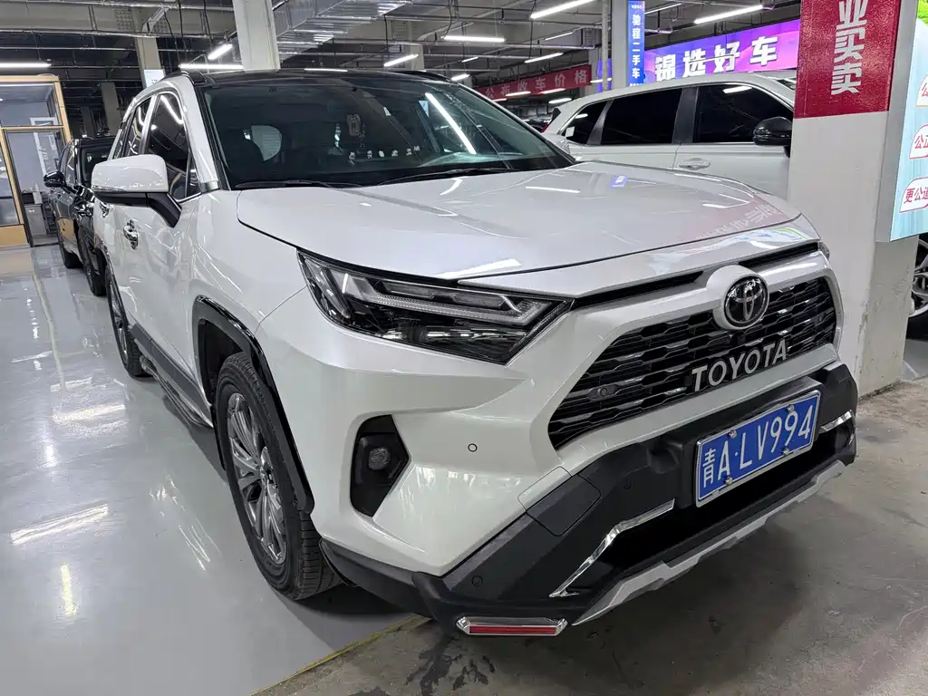 Toyota RAV4 — фото 3