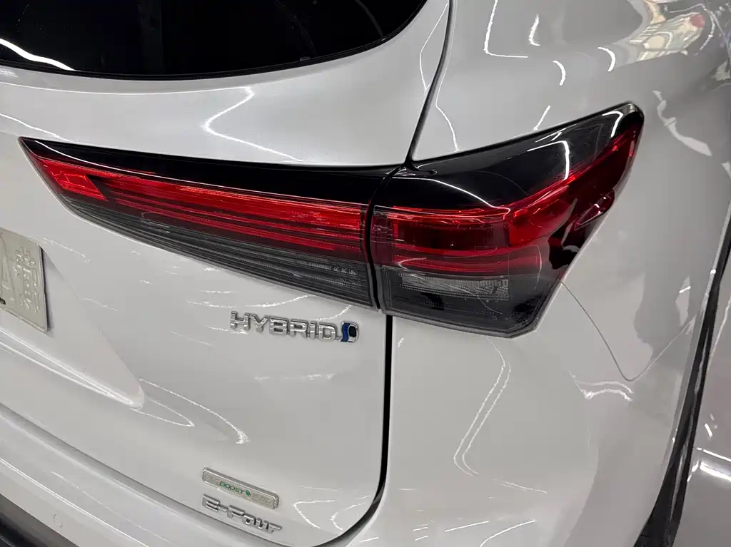 Toyota Highlander — фото 11
